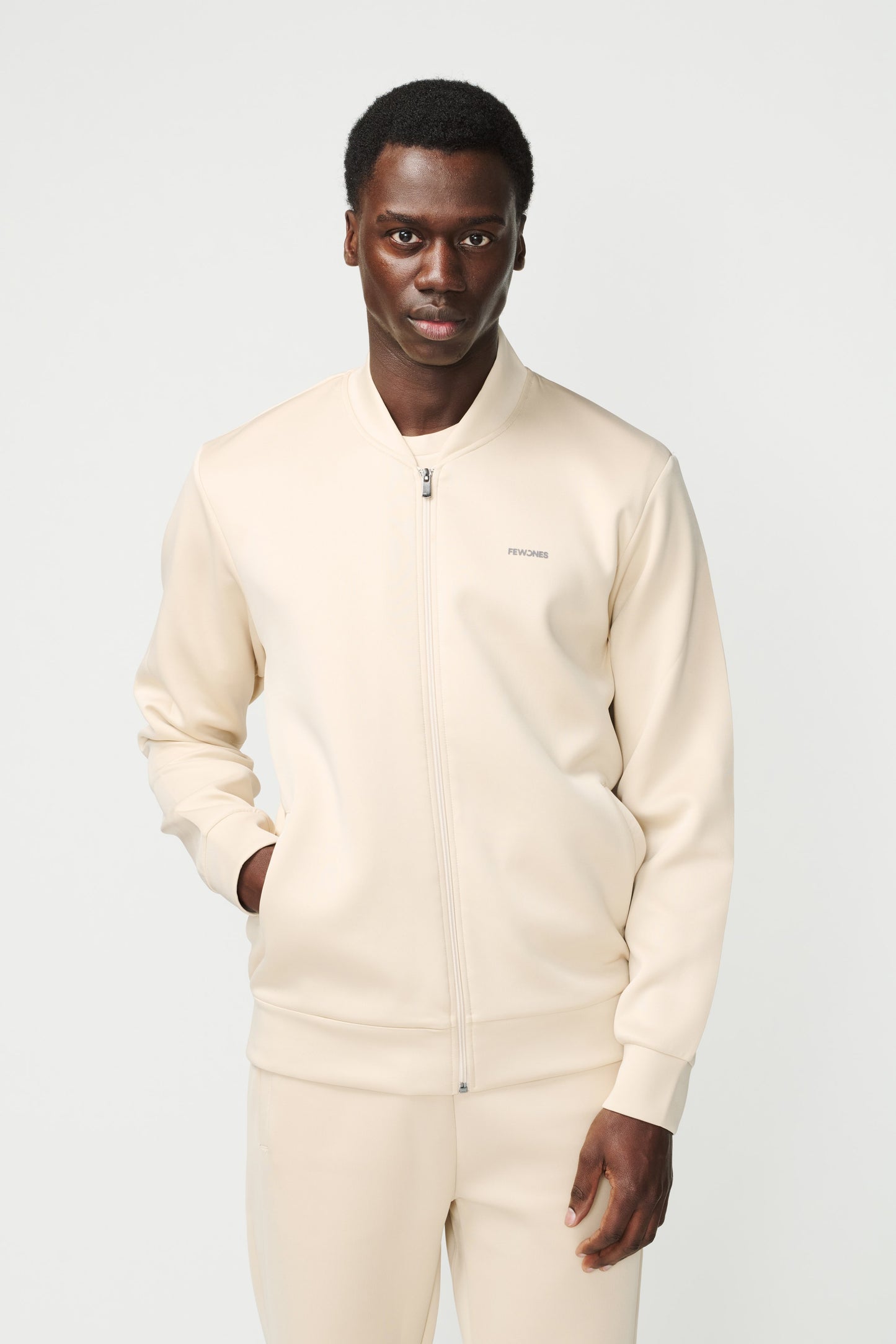 ATHLEISURE - The Kensington Jacket biege